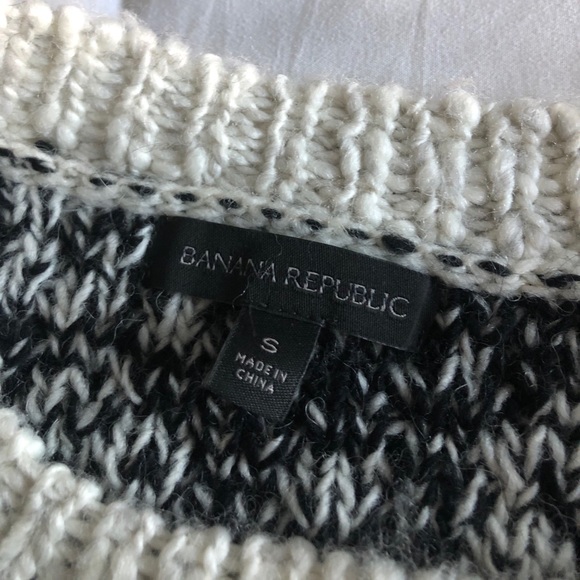 Banana Republic Sweater - Picture 4 of 4